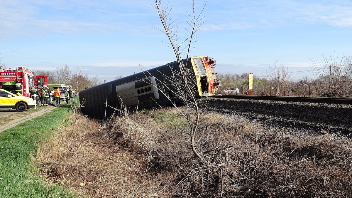 V Maďarsku se srazil vlak s dodávkou, pět mrtvých